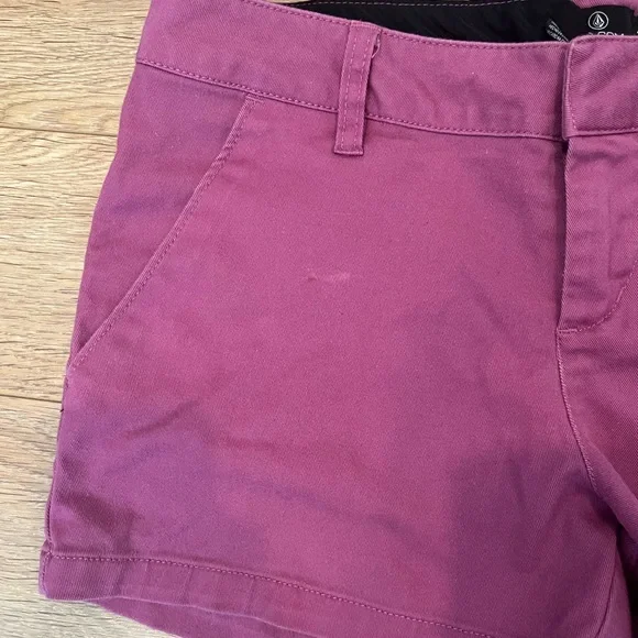 Volcom shorts - Picture 2 of 5